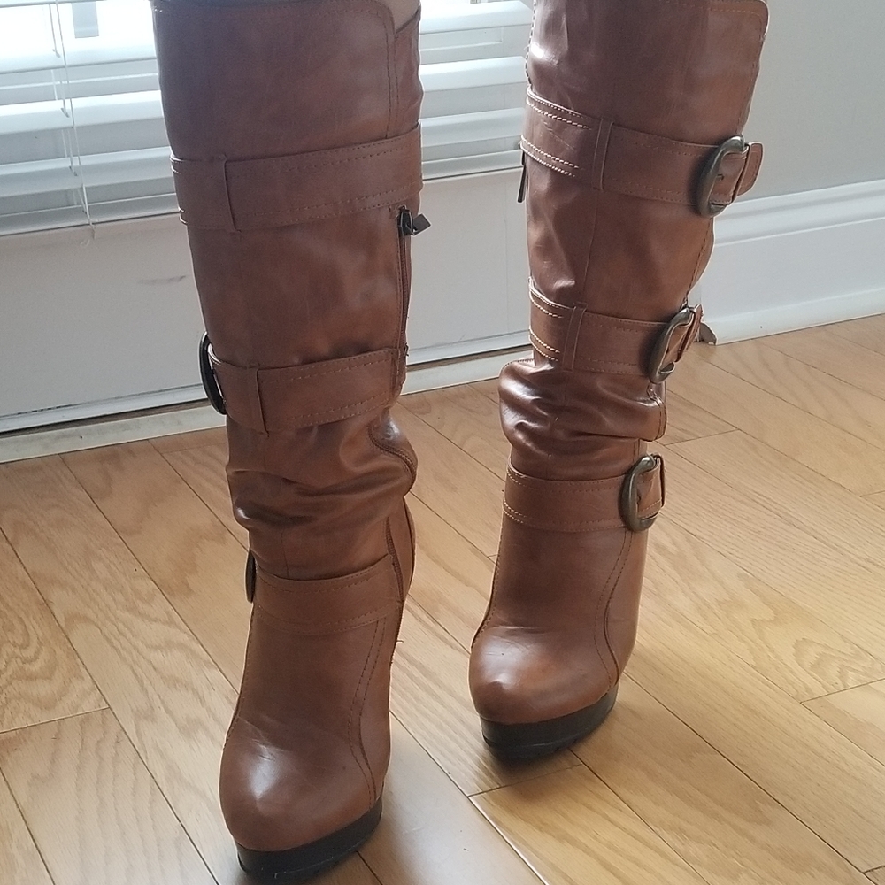 Shoes - Picture 3 of 4